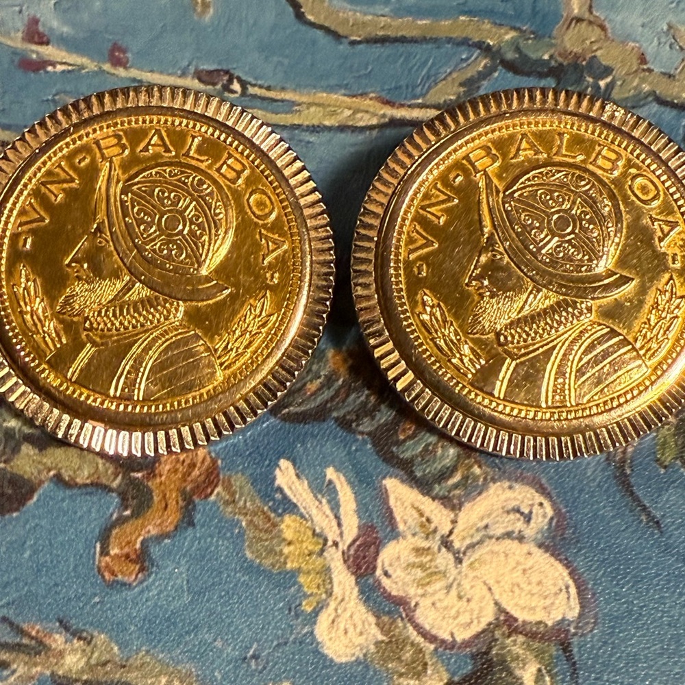 Gold and Silver Un Balboa Coin earrings - Picture 3 of 6